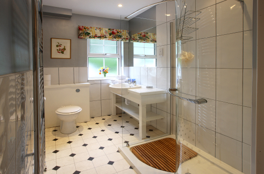 Bathroom, Sandpiper Cottage, Outchester & Ross Farm Cottages, Northumberland Bathroom